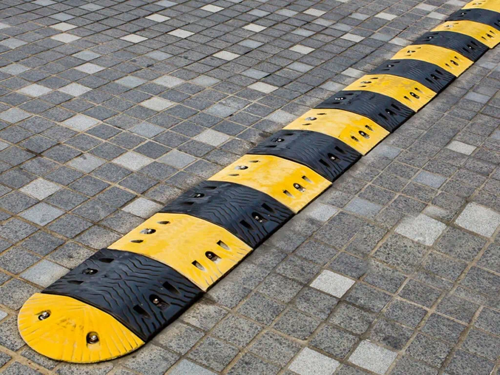 40-1-rubber-speed-bump-320mm-1024x768.webp