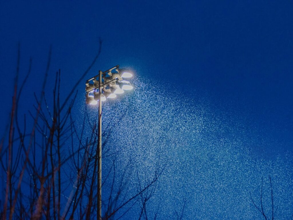 portable lighting tower in winter
